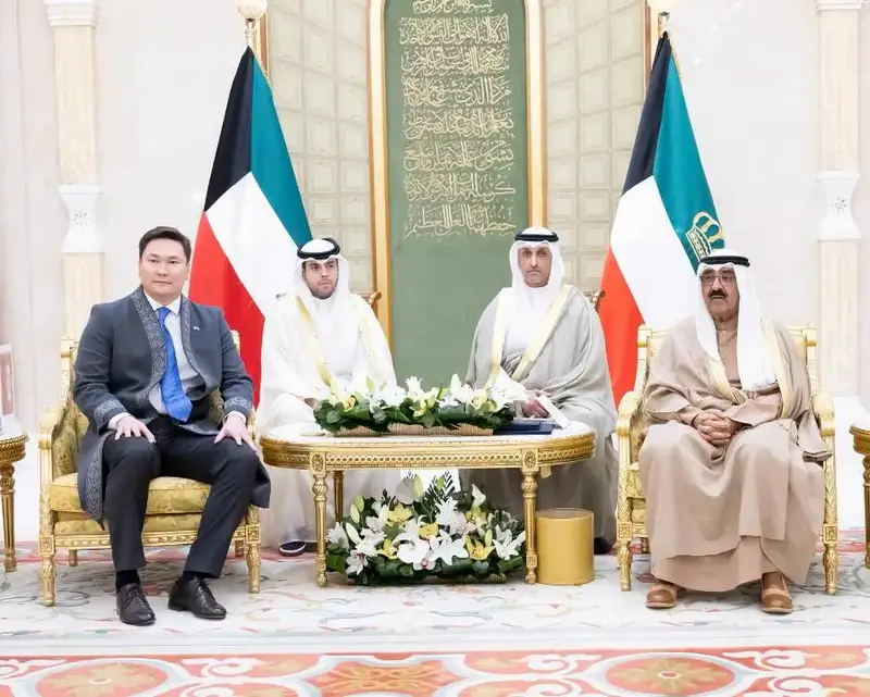 Посол Казахстана вручил верительные грамоты Эмиру Кувейта (2)