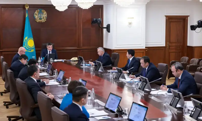 Премьер-министр Олжас Бектенов представил план развития гражданской авиации и модернизации инфраструктуры в транспортной отрасли Павлодаре