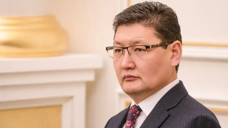 Социальные последствия: Берик Уали комментирует фото с фигурантом 'дела Алиби' Арманом Абильтаевым Павлодаре