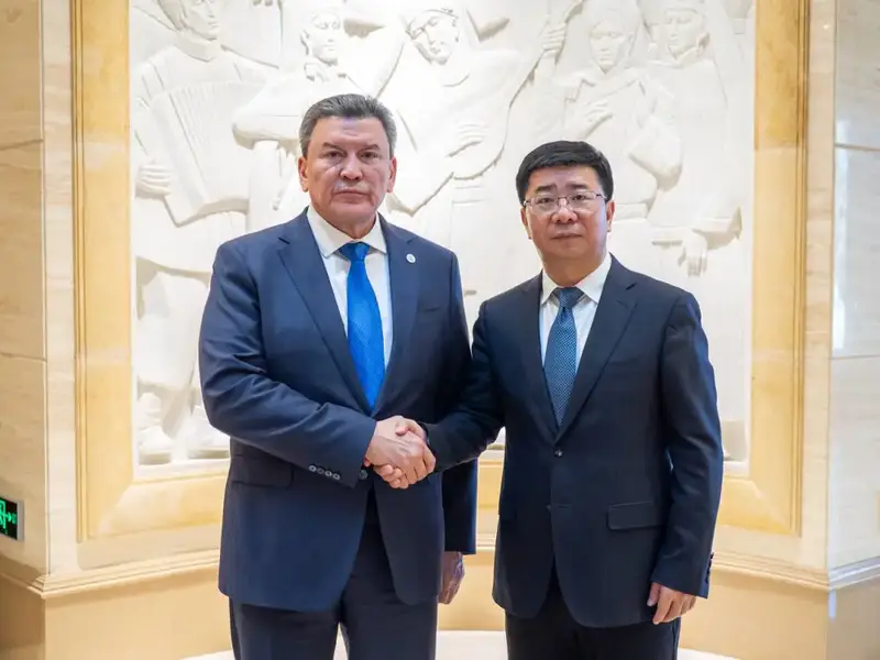 В ходе мероприятий были предметно обсуждены перспективные направления сотрудничества, осуществлен обмен опытом и определены конкретные шаги по дальнейшему развитию взаимодействия. (2)