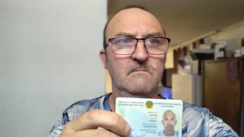 48-летний павлодарец Андрей Дягель получил удостоверение личности после 30 лет жизни без документов и прописки, но вместе с ним пришёл и штраф. Павлодаре