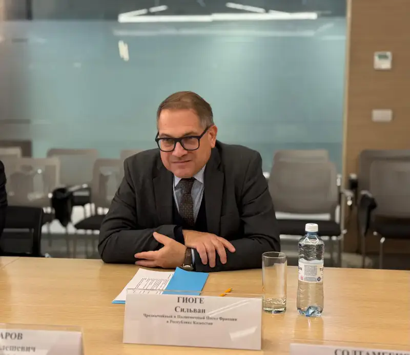 Асхат Шахаров обсудил с послом Франции инвестиционные проекты в Актюбинской области (2)