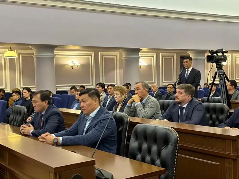 Вице-министр Рахымжан Исакулов провел встречу с населением Западно-Казахстанской области (3)