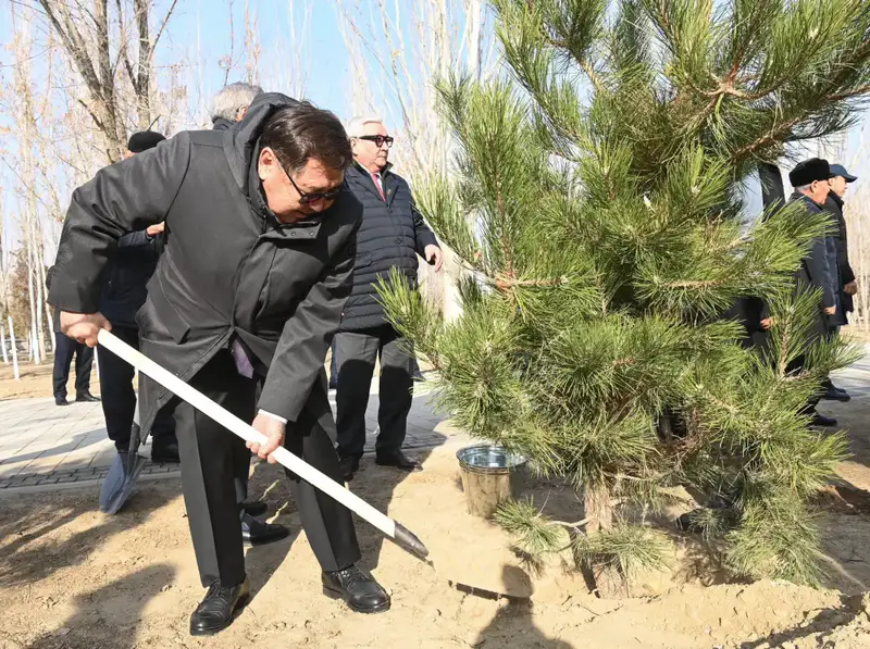 Ветераны приняли участие в церемонии посадки деревьев в рамках программы «Таза Қазақстан» (6)