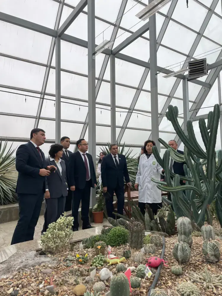 Совещание депутатов Парламента Казахстана в Астанинском ботаническом саду: обсуждение научной деятельности и охраны природы Павлодаре