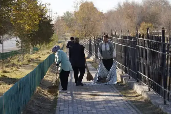 Казыгурт: субботник в рамках программы "Таза Қазақстан" Павлодаре