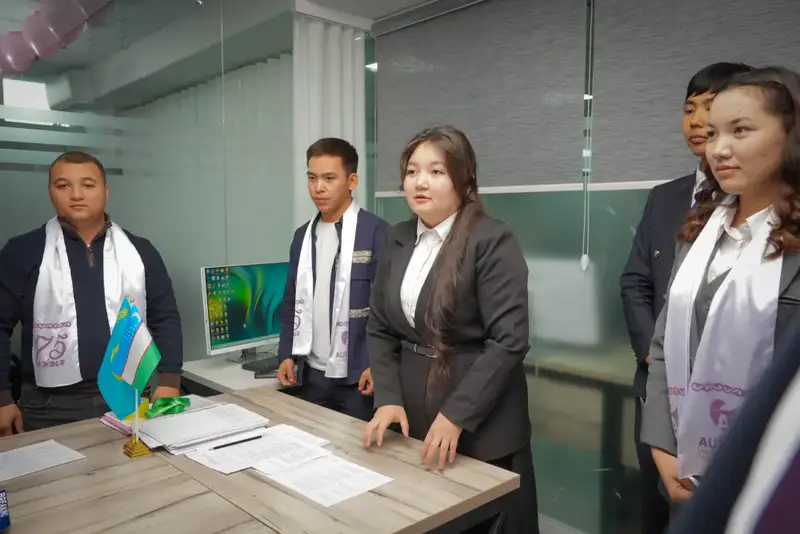 Министр науки и высшего образования Казахстана ознакомился с работой Чирчикского филиала ЮКИУ (5)