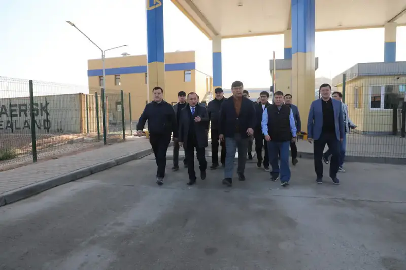 ИЗУЧИЛИ ВОПРОС АКТИВИЗАЦИИ РАБОТЫ ТАМОЖЕННЫХ ПОСТОВ НА ГРАНИЦЕ КАЗАХСТАНА И УЗБЕКИСТАНА (2)