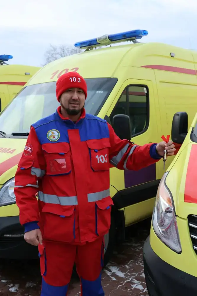 В КОСТАНАЙСКОЙ ОБЛАСТИ ОБНОВЛЕН АВТОПАРК СКОРОЙ ПОМОЩИ: ВРУЧЕНЫ КЛЮЧИ ОТ 50 НОВЫХ РЕАНИМОБИЛЕЙ (4)