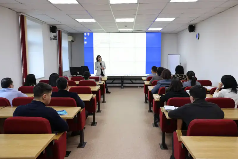 Члены Высшего Судебного Совета провели гостевые лекции для магистрантов Академии правосудия (4)