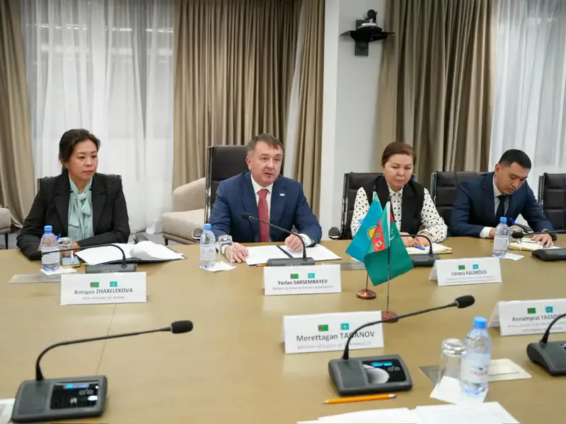 Министр юстиции Казахстана Ерлан Сарсембаев встретился с Министром Адалат Туркменистана Мереттаганом Тагановым для обсуждения правовых реформ Павлодаре