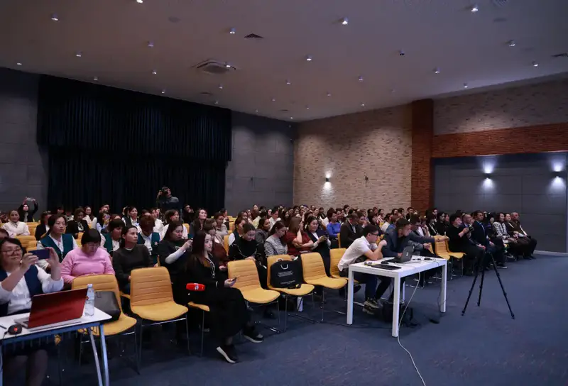 Обсуждение новых инициатив в области науки и образования: встреча вице-министра с жителями Алматинской области Павлодаре