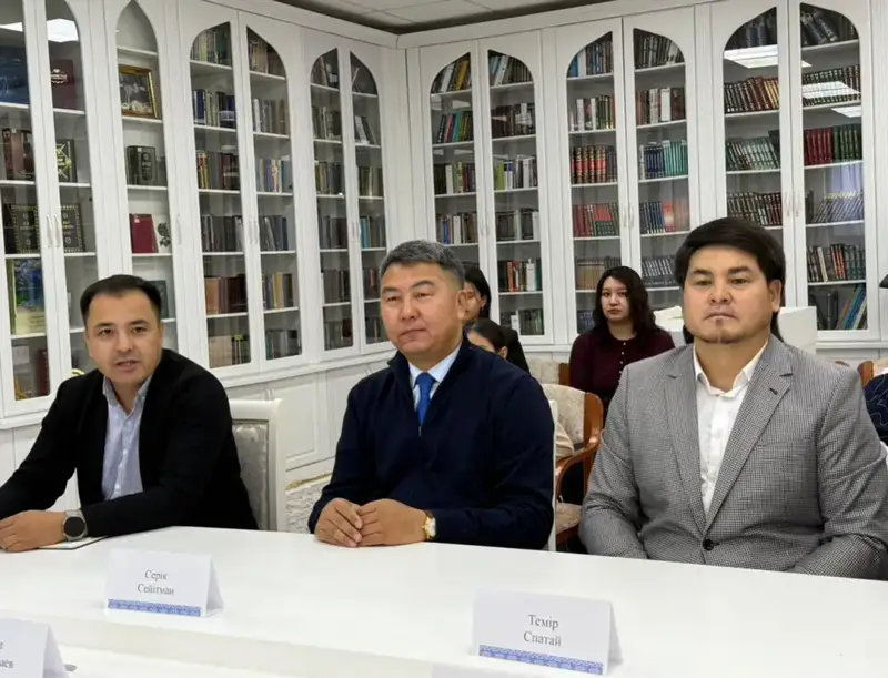 Встреча клуба «Әке мен бала» в Астане укрепила семейные связи через совместное творчество и обсуждение книг Павлодаре