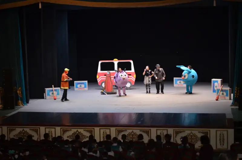 Формирование культуры безопасности: спасатели обучают детей действиям при ЧС (5)