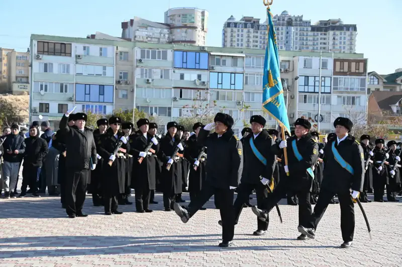 На берегу Каспия более 200 матросов присягнули на верность Родине (6)