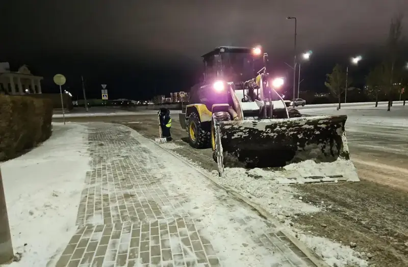 Ночная снегоуборка в Астане: тысячи единиц техники Павлодаре