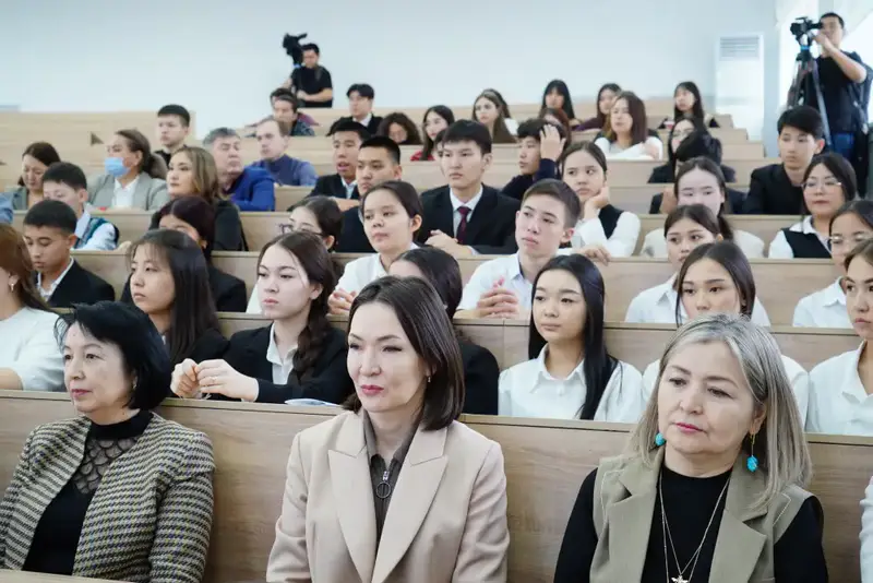 ПЕДАГОГИЧЕСКИЕ КЛАССЫ МАРҒҰЛАН УНИВЕРСИТЕТА: ВОЗМОЖНОСТИ ДЛЯ БУДУЩИХ УЧИТЕЛЕЙ (3)