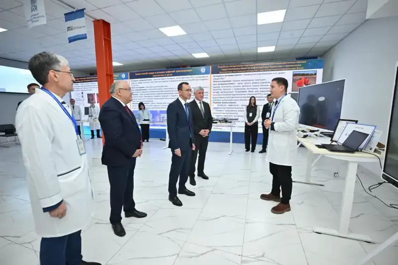 ПРЕДСЕДАТЕЛЬ СЕНАТА ОЗНАКОМИЛСЯ С НАУЧНЫМ ПОТЕНЦИАЛОМ BUKETOV UNIVERSITY (9)