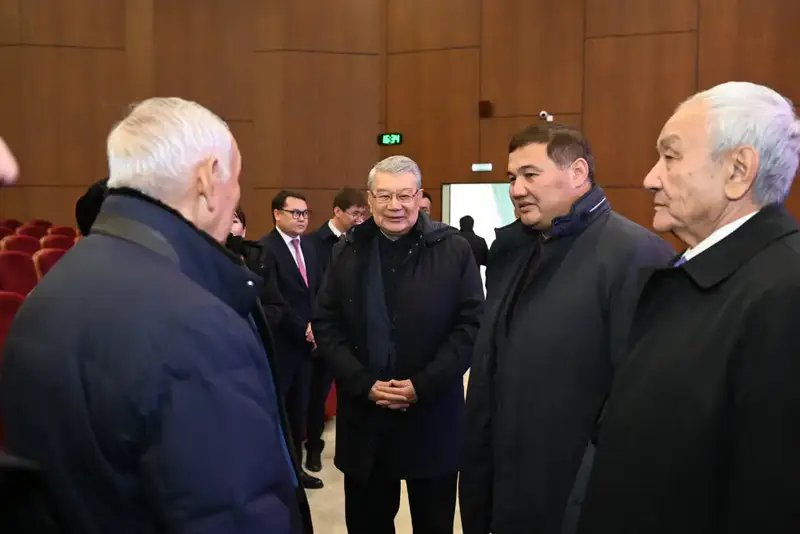 Аким области вместе с государственным и общественным деятелем Икрамом Адырбековым посетил новые объекты (3)