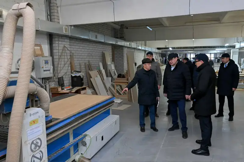 Аким области посетил ТОО "Solo – интерьер", занимающееся производством корпусной мебели с 2007 года Павлодаре