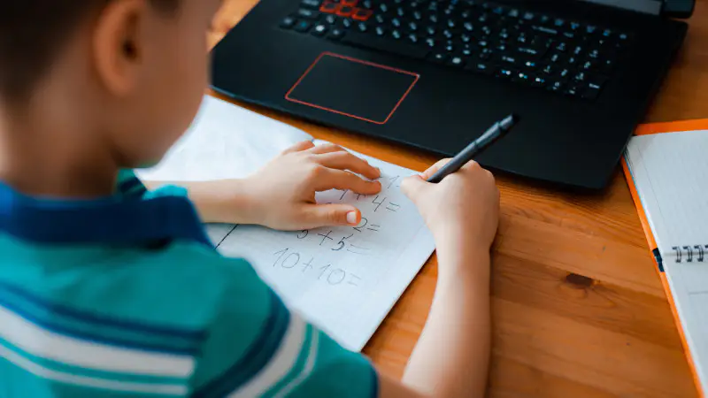 Гонконгский грипп и ОРВИ в Казахстане: 10 000 классов перешли на дистанционное обучение из-за ухудшения эпидемиологической ситуации Павлодаре