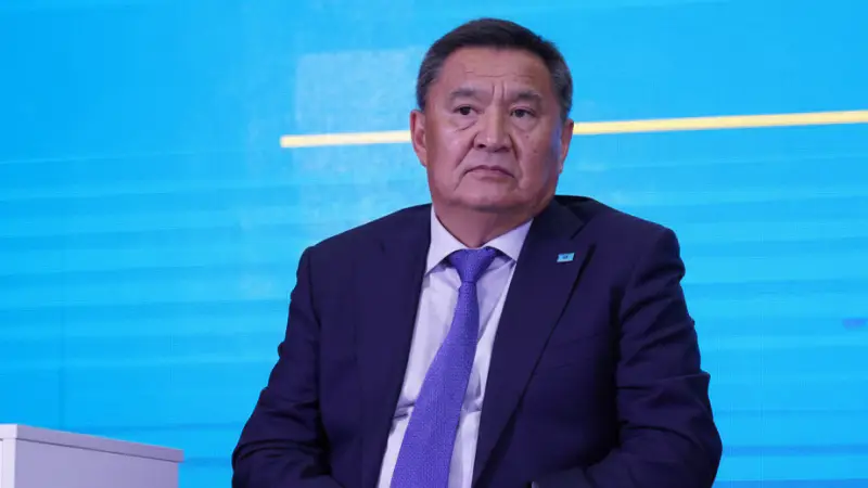 Журналисты задали вопрос Акиму Акмолинской области Марату Ахметжанову о плохом состоянии придорожных туалетов на трассе Астана – Бурабай, что вызвало недовольство со стороны Акима. Павлодаре