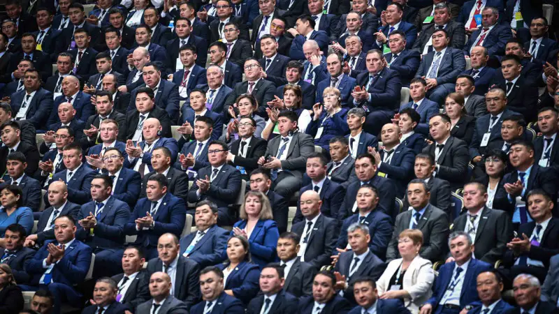 Казахстан: Пульс нации через костюмы и международные переговоры Павлодаре