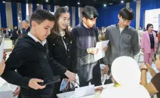 В Шымкенте прошла ярмарка вакансий с участием более 100 работодателей, предлагающих около 2000 рабочих мест