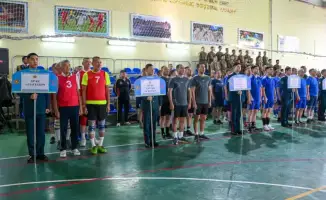 Волейбольные баталии в Астане: ветераны сразились в честь героя на спортивном фронте