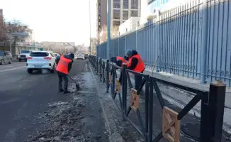 Снегоуборочные работы в Астане почти 400 единиц спецтехники