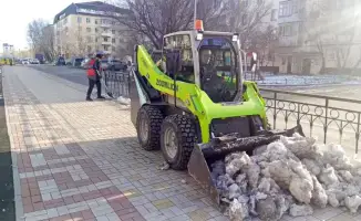 Круглосуточная уборка снега в Астане: более 370 единиц спецтехники задействовано для обеспечения общественного транспорта