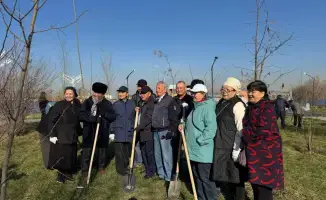 В Наурызбайском районе Алматы высажены 100 деревьев в сквере Акжар в рамках программы восстановления зелёных зон