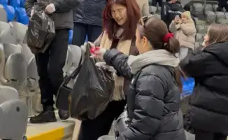 Футбол и экология: болельщики убрали стадион!