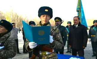 Торжественная присяга новобранцев в Таразе