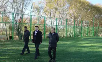 В Сарыагаше открыты малое футбольное поле и детская игровая площадка для жителей