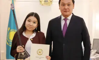 Встреча Ербола Карашукеева с Инжу Жанабай победительницей республиканского айтыса и конкурсов