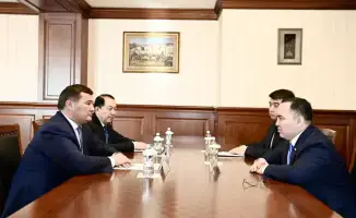 Когда власть и партия объединяются: будущее за AI?