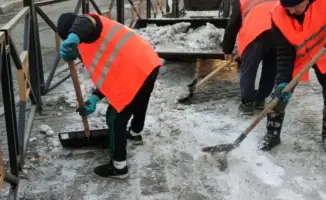 Снежное сражение: почти 3 000 дорожных бойцов вышли на уборку в Астане