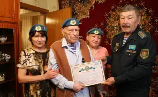 Светлый путь Виктора Изюмникова: ветерана войны поздравили с 101-ой годовщиной