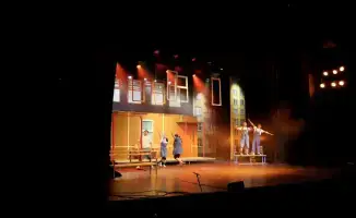 «Жылы мұң»: спектакль о тенях наркотиков и их разрушительном влиянии на семьи в Астане