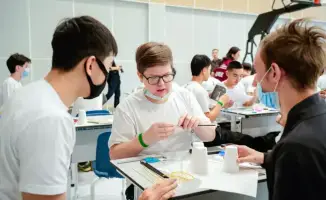 Международные школьники демонстрируют инновации в робототехнике на STEM-олимпиаде в Астане