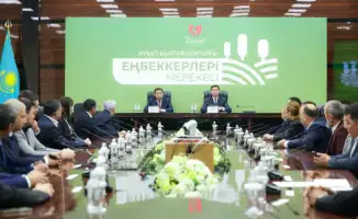 Сельскохозяйственные герои Шымкента: Айдарбек Сапаров наградил трудяг, укрепляющих продовольственную безопасность страны