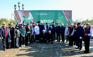 В Туркестане высадили 1600 деревьев: акция по посадке прошла с участием акима и волонтёров