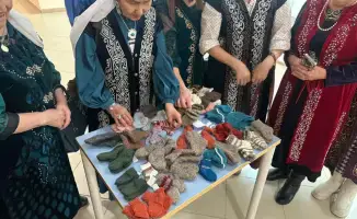 Тепло заботы: в Астане волонтеры сплели надежду для недоношенных детей