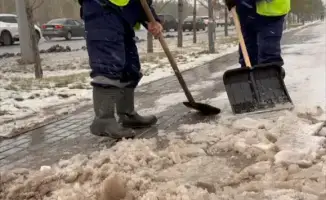 2926 коммунальщиков и 1381 единица техники на уборке снега в Астане