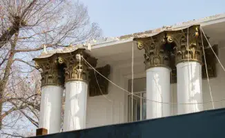 В Алматы продолжаются споры о реконструкции школы-гимназии №56: выясняется, что год назад в учреждении уже проводились работы