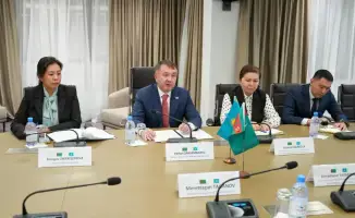 Министр юстиции Казахстана Ерлан Сарсембаев встретился с Министром Адалат Туркменистана Мереттаганом Тагановым для обсуждения правовых реформ