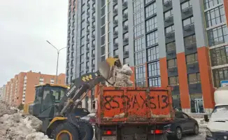 В Астане продолжается круглосуточная уборка снега: задействованы 2 916 коммунальщиков и 1 266 единиц техники