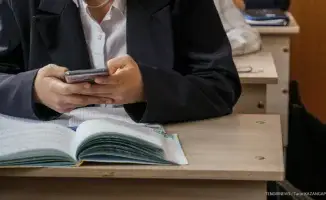 Вице-министр о смартфонах в школах: Нужно учить, а не отбирать - ответ депутату Мажилиса Асхат Аймагамбетов