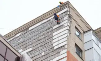 В Астане произошло обрушение облицовки с фасада жилого дома, в результате чего несколько человек пострадали. В управлении общественного здравоохранения города сообщили о состоянии пострадавших.